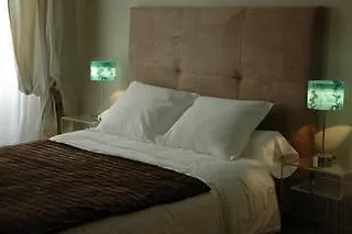 Du Louvre Aparthotel Parigi